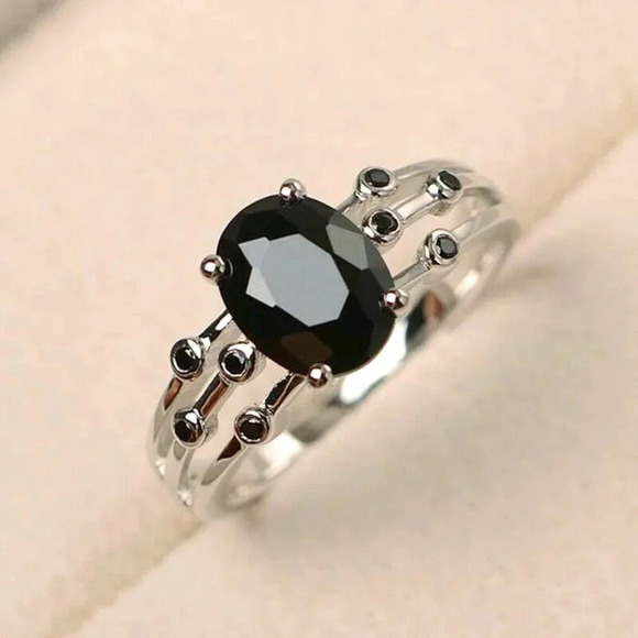 NEW 18k White Gold Oval Black Sapphire Ring - Picture 3 of 7